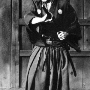 Antique kimono japonais traditionnel soie noire Umebachi Montsuki homme