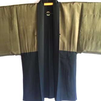 antique_veste_kimono_haori_samourai_soie_noire_kamon_tachibana_fuji_san_meoto_iwa_ise_homme2